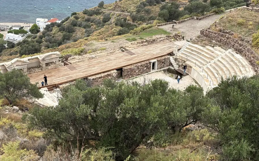 Milos Island: Archaeology & Culture Tour